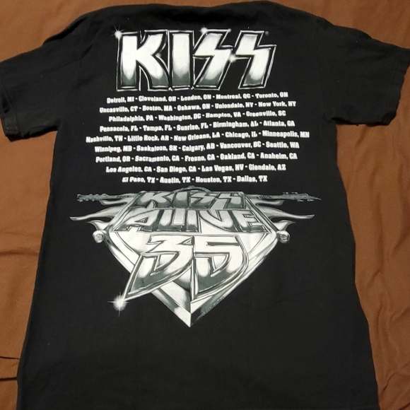 KISS Alive 35 Concert Tshirt Adult Sz Small - Picture 3 of 3